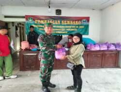 Babinsa Danukusuman Bagikan Paket Sembako Program KBD Tahap VIII TA. 2023
