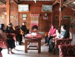 Dandim Ngawi Bersama Ketua Persit KCK Cabang XIX Dim Ngawi Besuk Anggota