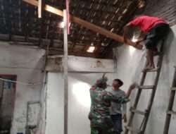 Ikhlas Tanpa Pamrih, Babinsa Kelurahan Nusukan Bantu Renovasi Rumah Warga