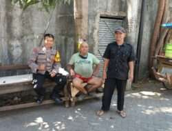 Bripka Dheni Laksanakan Giat Patroli Beri Penyuluhan Ke Juru Parkir