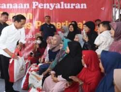 Bantuan Pangan Beras untuk Masyarakat Langsung Diserahkan Jokowi