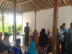 Babinsa Posramil Pitu Dampingi Penyaluran BLT Dana Desa