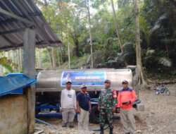 Distribusikan Air Bersih, Koramil 0801/11 Donorojo Bantu Warga Terdampak Kekeringan