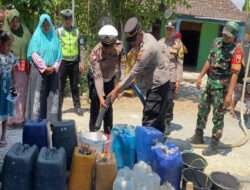Polres Bojonegoro Kembali Salurkan Air Bersih Untuk Warga