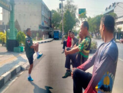 Jaga Kebugaran Tubuh, Koramil 04/Jebres Bina Fisik Dengan Jalan Sehat