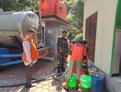 Misi Kemanusiaan Babinsa Koramil 0806/11 Panggul Serka Suharjo: Mengatasi Kekeringan di Desa Ngrencak