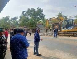 Kapolres Magetan Apresiasi Pembongkaran Tugu Pencak Silat PSCP Dengan Sukarela