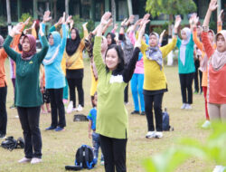 Semangat Pagi dengan Olahraga Bersama Persit KCK Cabang XX Dim 0806 Trenggalek