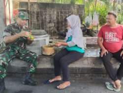 Sembari Komsos , Babinsa Keprabon Laksanakan Pembinaan Teritorial (Binter) di Wilayah Binaan