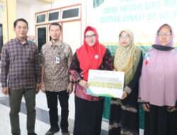 Hadiri Penyerahan Rombong Oleh UPZ Baznas Petrokimia Gresik, Bu Min : Semoga Berkah Dan Kurangi Penggunaan Plastik.