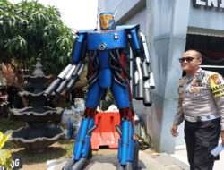 Kreatif dan Edukatif, Ratusan Knalpot Brong Sitaan Dijadikan Patung Robot Oleh Polresta Malang Kota