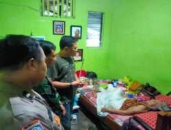Wujud Kepedulian, Babinsa Kepatihan Kulon Besuk Warganya Yang Sedang Sakit