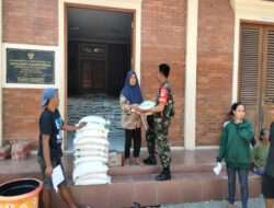 Peran Aktif Babinsa Babinsa Pucangsawit Dalam Pendistribusian Bantuan Beras Untuk Warga Kurang Mampu