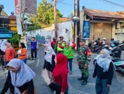 Wujudkan Masyarakat Hidup Sehat, Babinsa Laweyan Ikuti Kegiatan jumat Sehat