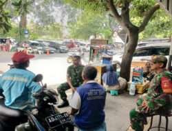 Juru Parkir Pun Tak Luput Jadi Ajang Komsosnya Babinsa Sumber