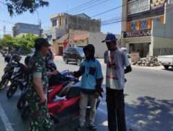 Babinsa Kratonan Datangi Juru Parkir Untuk Laksanakan Komunikasi Sosial