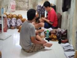 Serka Aris Beri Motivasi dan Pendampingan Pelaku UMKM Pengrajin Blangkon