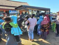 Jumat Curhat dan Berkah, Polisi di Kediri Berbagi Sayuran