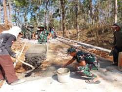 Semangat dan Gairah Satgas TMMD Reguler 118 di lokasi Pengecoran jalan