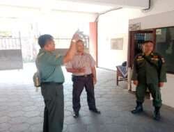 Tingkatkan Keamanan dan Ketertiban, Babinsa Koramil 05/Pasar Kliwon Sambangi Security SMP Diponegoro