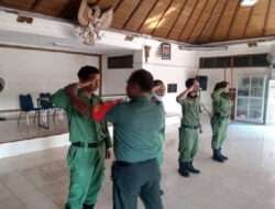 Disiplin Adalah Nafasku Ini Pesan Babinsa Panularan Pada Satlinmas di Wilayah Binaan