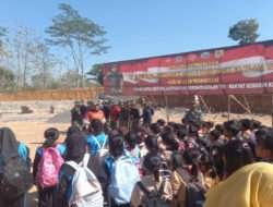 Penasaran, Siswa-Siswi SDN 2 Rejosari Datangi Satgas Dilokasi TMMD