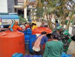 Babinsa bersama Relawan Merapi Merbabu Droping Air Bersih