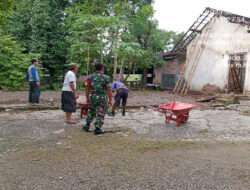 Dapur Warga Rusak, Babinsa Kodim 0802/Ponorogo Bantu Perbaiki