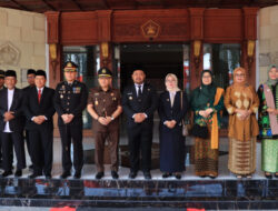 Kapolres Gresik Dampingi Bupati Gresik Upacara Kesaktian Pancasila Di Lapangan Kantor Bupati Gresik