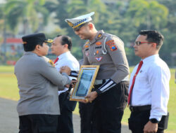 Kapolda Jatim Beri Penghargaan Untuk 216 Personel Polri dan PNS Polda Jatim