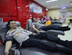 Sambut HUT Humas Polri Ke-72, Bidhumas Polda Jatim Gelar Baksos Donor Darah di PMI Surabaya