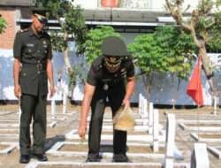 Semangat Patriotisme: Kasdim 0806/Trenggalek Memimpin Ziarah Rombongan HUT Ke-78 TNI