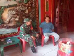 Babinsa Jayengan Komsos Dengan Pengurus Klenteng Poo Ang Kiong