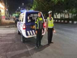 Beberapa Anggota Polsek Tambaksari Laksanakan Patroli Kejahatan Malam