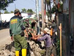 Koramil 02/Banjarsari Bersama Warga Kerja Bakti Bangun Saluran Air Program TMMD Sengkuyung Tahap III