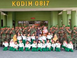 HUT TNI ke-78, Rombongan Anak TK Beri Kejutan Datangi Makodim 0817/Gresik