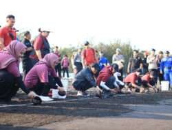 Bhayangkari Peduli, Ketua Umum Bhayangkari Melepas 700 Tukik danTanam Mangrove di Pantai Cemara Banyuwangi