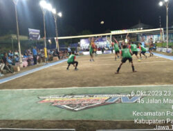 Anggota Koramil 0801/01 Pacitan Laksanakan Pengamanan Turnamen Bola Volly Antar Desa