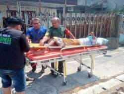 Tulus Ikhlas, Babinsa Koramil 04/Jebres Bantu Evakuasi Warga Binaannya Ke Rumah Sakit