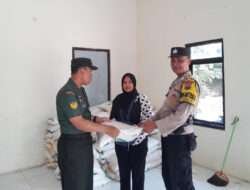 Babinsa Kawal Penyaluran Bantuan Pangan Cadangan Beras Pemerintah