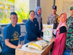 Kolaborasi Gemilang: Babinsa dan Bhabinkamtibmas Sukowetan Bersatu Dalam Penyaluran Bantuan Pangan