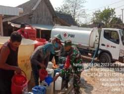 Babinsa Bringin Sigap Tanggap Berikan Bantuan Air Bersih Kepada Warga