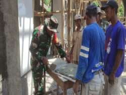 Kompak, Babinsa Koramil Simo Ikut Karya Bakti Pembangunan Masjid