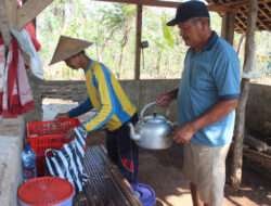 Sosok Kadus Jegoh, Penyeduh Teh Handal Pelepas Dahaga Bagi Satgas TMMD