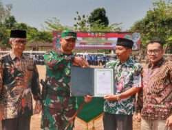 Tutup TMMD Geneng, Kodim Bagikan Paket Sembako untuk Warga Kurang Mampu Nutrisi Stunting