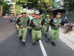 Wujudkan Linmas Tangguh, Babinsa Kepatihan Wetan Gembleng Pelatihan Disiplin