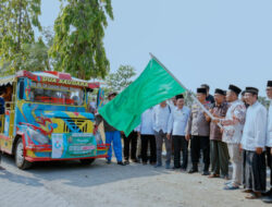 Dibuka Bupati Fandi Akhmad Yani, Kirab Santri Wilayah Kedamean Diikuti Ratusan Peserta