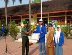 Sosok Inspiratif: Danramil 0806/08 Karangan Mengajarkan Disiplin dan Kehormatan di Upacara SMAN 2 Karangan