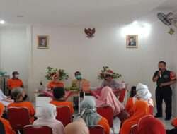 Peran Aktif Babinsa Kepatihan Wetan Pada Pertemuan Bina Keluarga Lansia Laras Mandiri di Wilayah Binaan