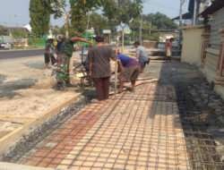 Kerja Bakti Bangun Jembatan, Wujud Peran Aktif Babinsa Kodim 0802/Ponorogo di Wilayah Desa Binaan